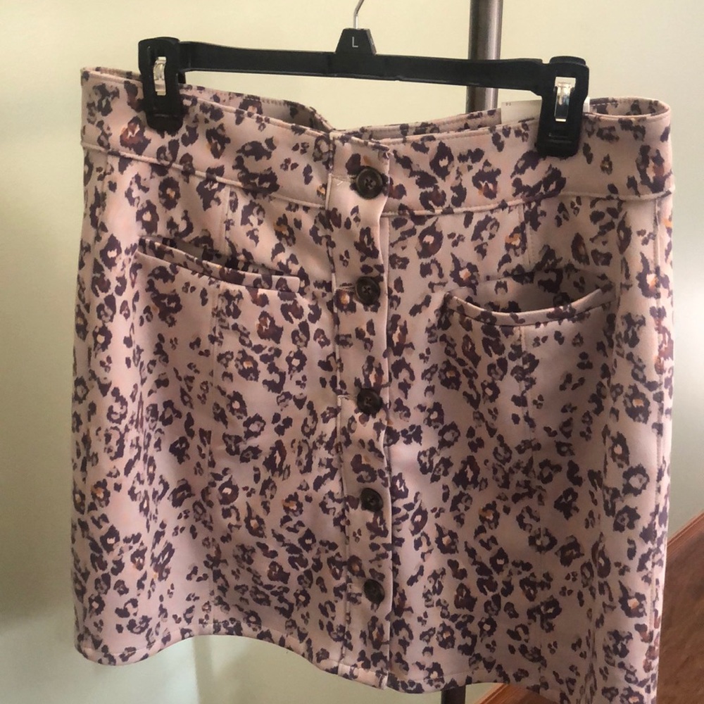 Maurice’s soft plush leopard skirt size 14 new with tags.